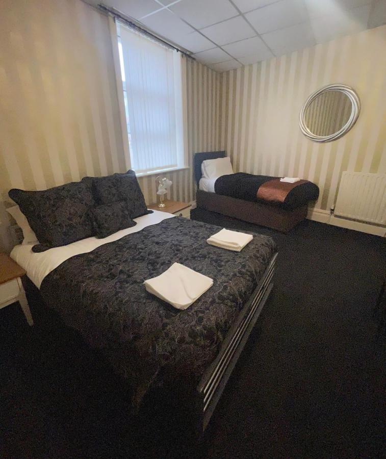 Phildene Suites Blackpool Room photo